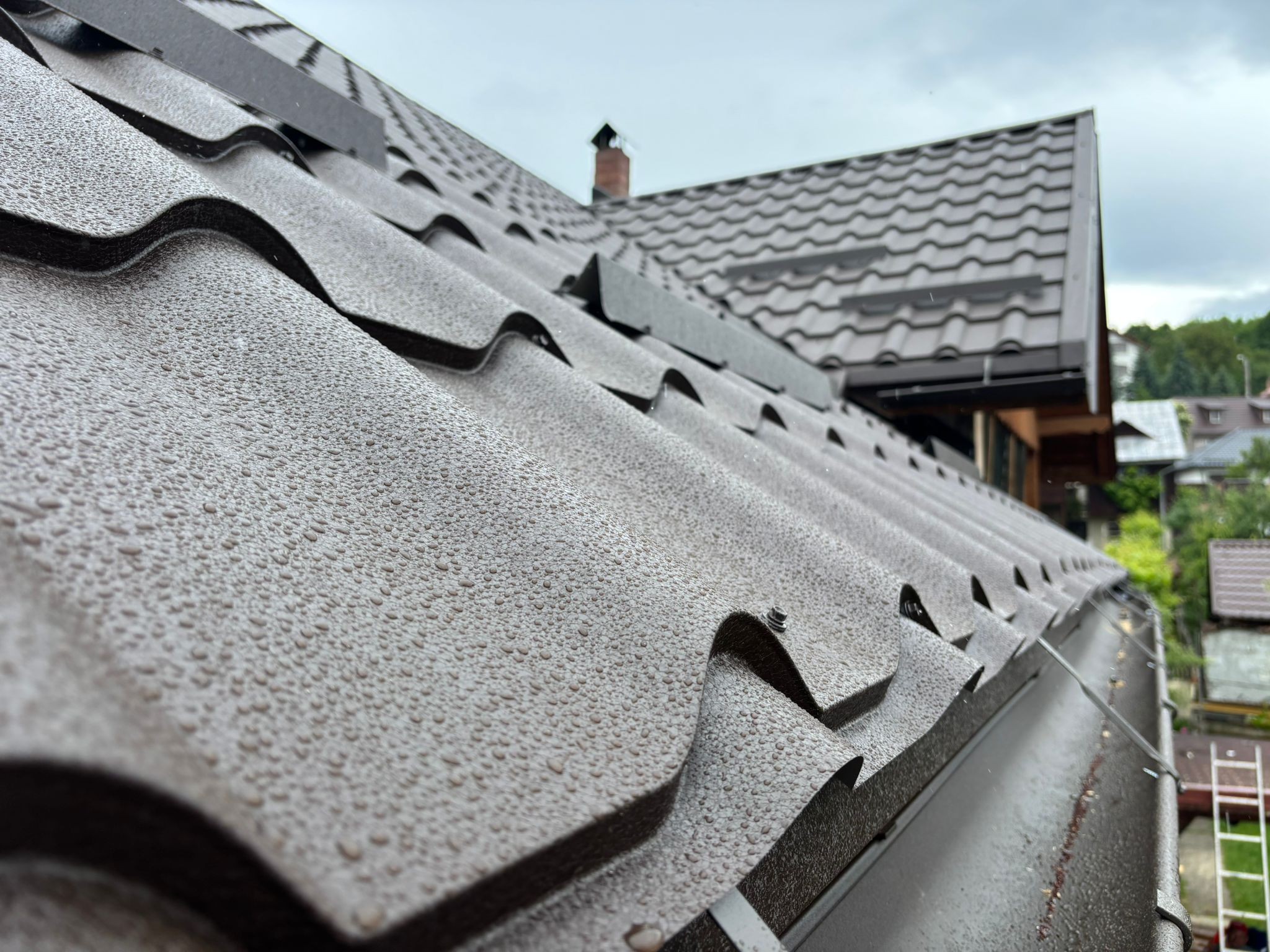 Acoperiș cu țiglă metalică